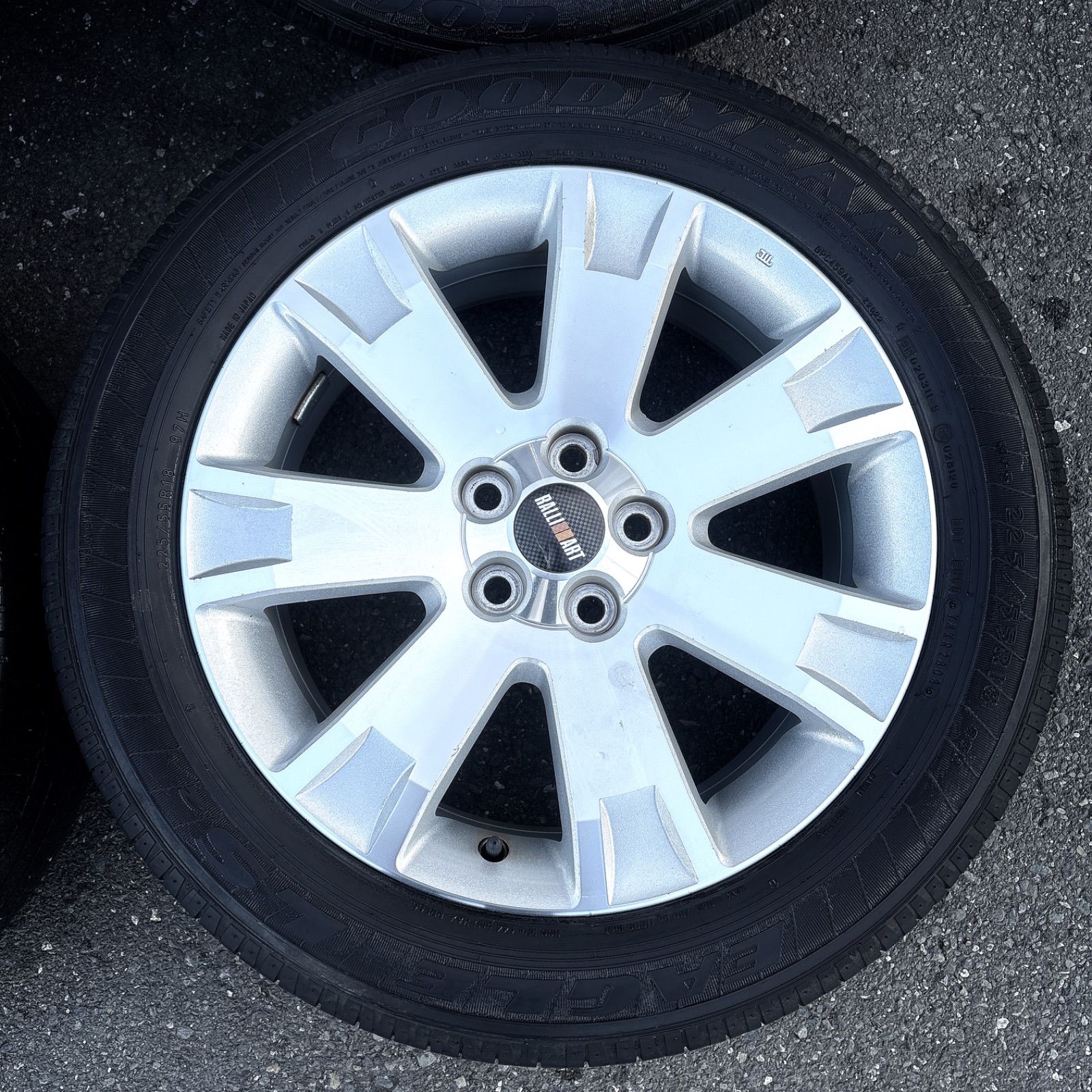 送料無料！！美品】三菱 デリカD5 純正ホイールタイヤセット 225