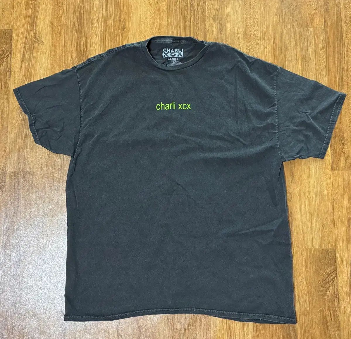 チャーリー・XCX アーバンアウトフィッターズ Tシャツ - メルカリ