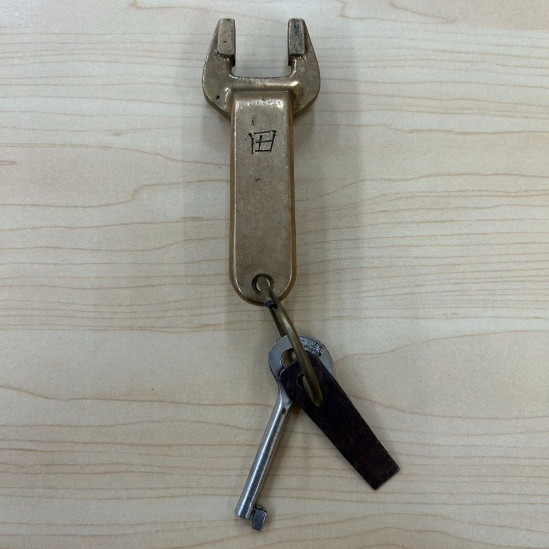 激 その1 国鉄 気動車 変直ハンドル 鍵付き キー カギ ラッチキー 鉄道 放 昭和 レトロ アンティーク ヴィンテージ 鉄道グッズ マニア 収集 金属 ずっしり 重量感 国営