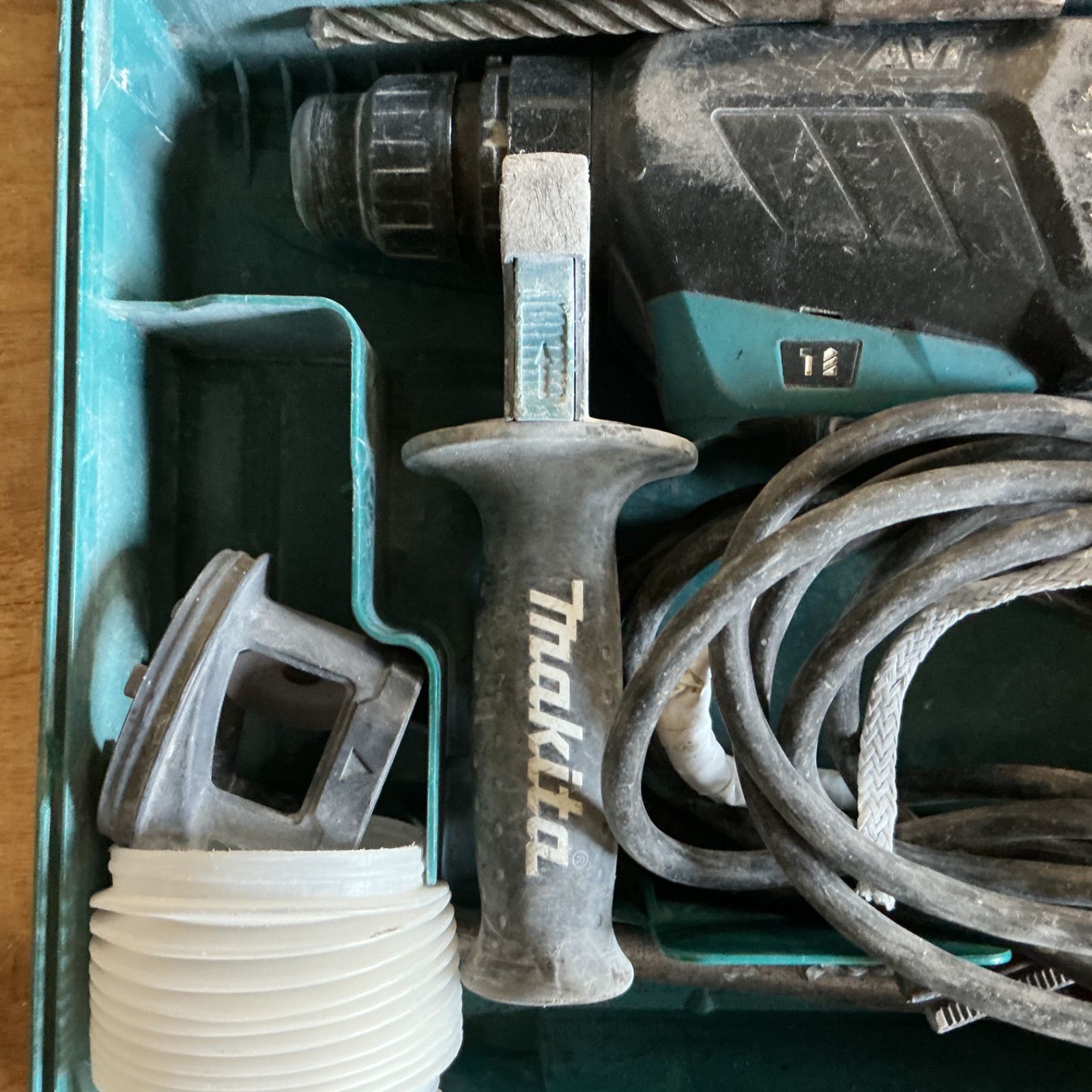  マキタハンマードリル HR 2631 F 26 mm 低振動AVT インボイス対応領収書発行OK 平日のみ発送 値引交渉NG 電動ハンマードリル ドリル ドライバー レンチ