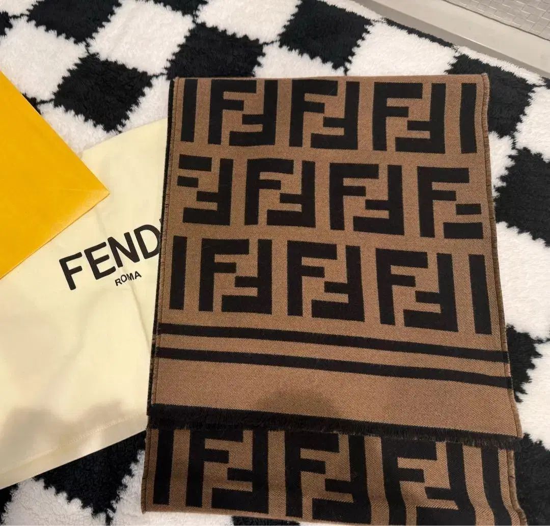 ファン ディ プリント スカーフ