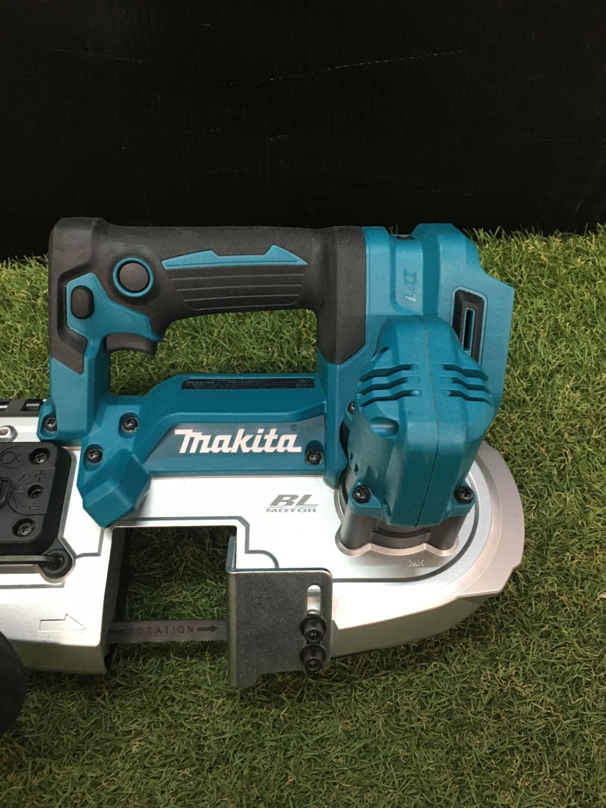 品 0906 makita マキタ 18 v充電式ポータブルバンドソー 本体のみ PB 184 DZ