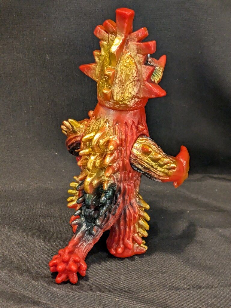 ぶたのはな ソフト焼き玩具怪獣シリーズ マザリュース 赤成型 - メルカリ