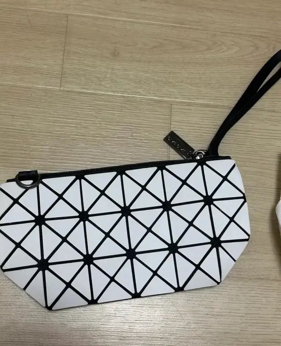 ISSEY MIYAKE イッセイミヤケ クラッチバッグ バオバオ