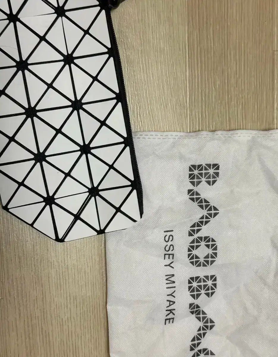 ISSEY MIYAKE イッセイミヤケ クラッチバッグ バオバオ