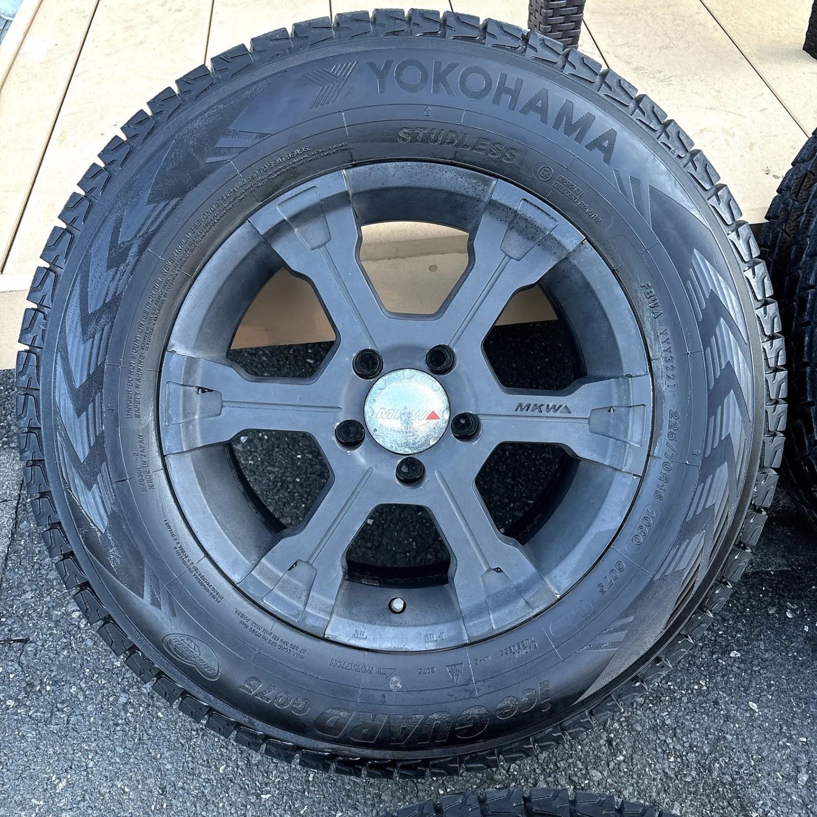 バリ溝 MKW MK 36 225 70 R 16 アイスガード G 075 ホイールタイヤセット