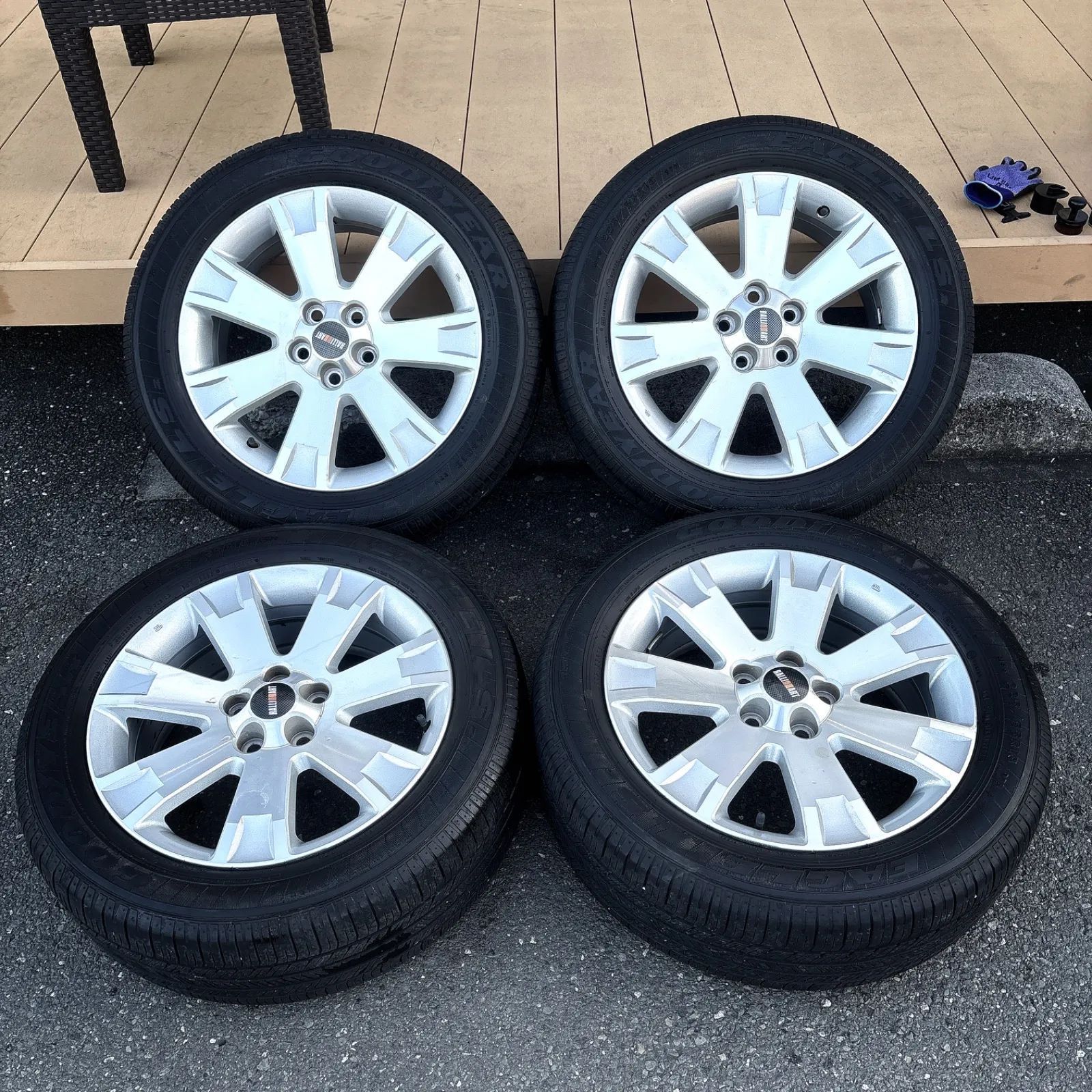 送料無料！！美品】三菱 デリカD5 純正ホイールタイヤセット 225