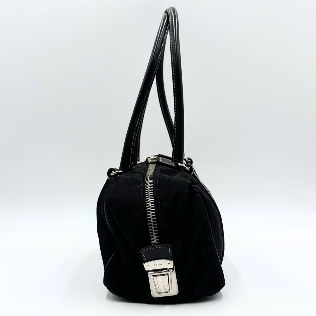 【美品】 PRADA ミニボストンバッグ ブラック 三角ロゴ チェーン 美品】Prada 三角ロゴ ミニボストン ボーリング ハンドバッグ - メルカリ