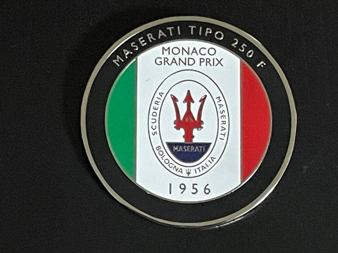 マセラティ 1956 モナコ グランプリ グリルバッジ カーバッジ