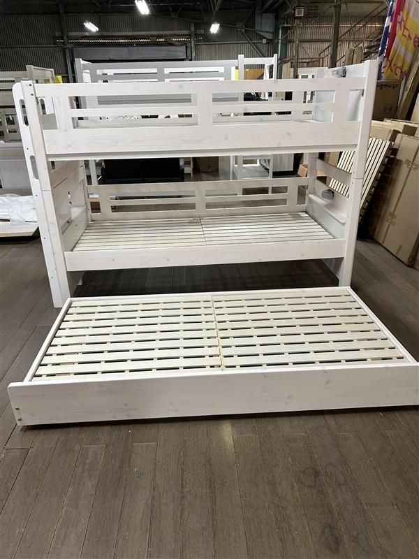 スライド収納 3段ベット リーウッド ホワイト色 超 狭いお部屋でも収納できて便利です