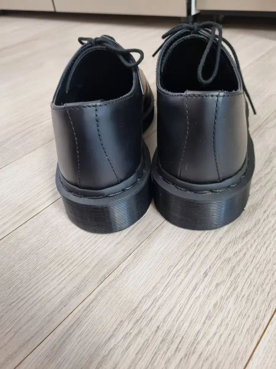 ウール ブラック