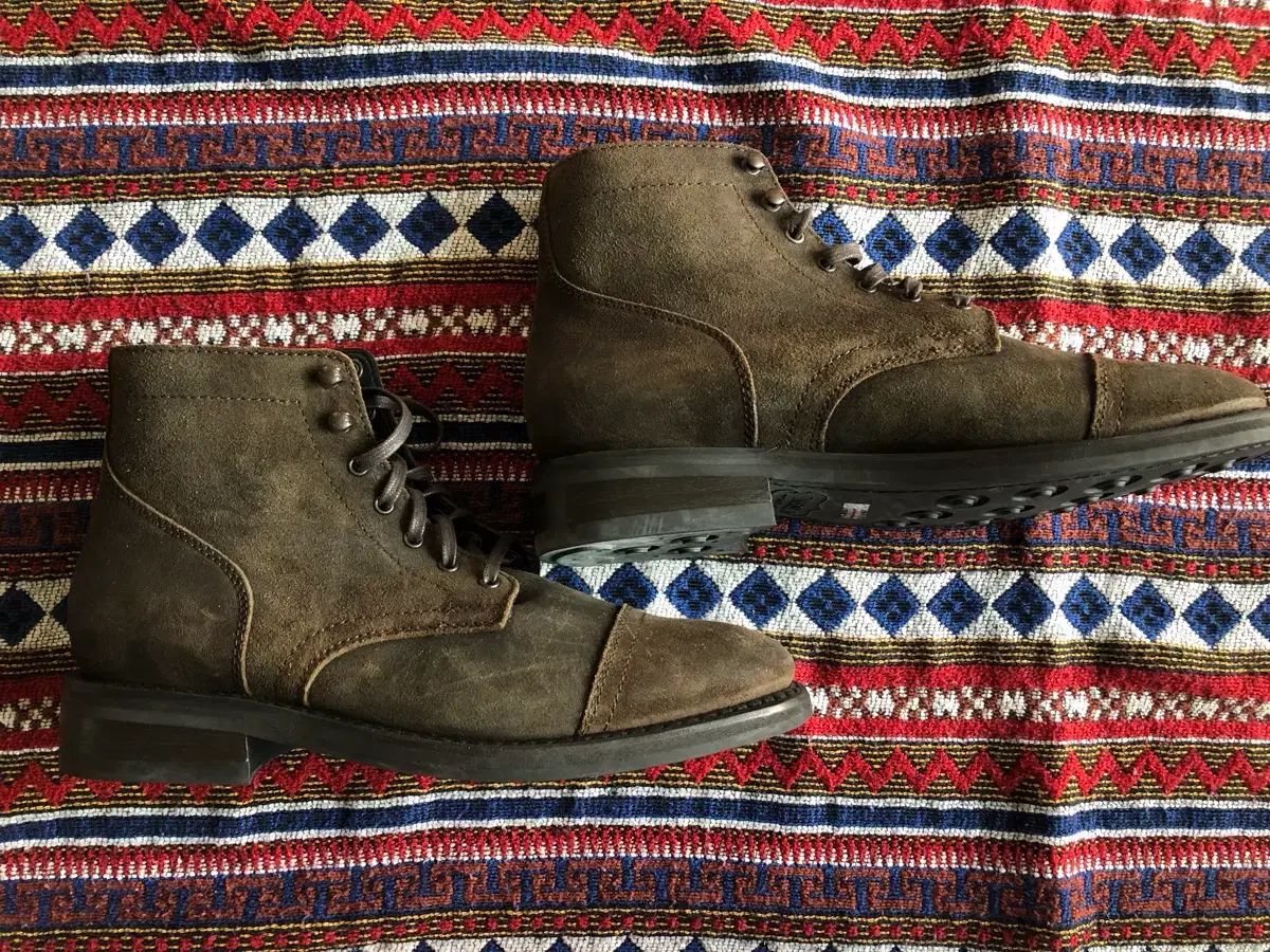 Thursday ブラウン スウェード ブーツ 275