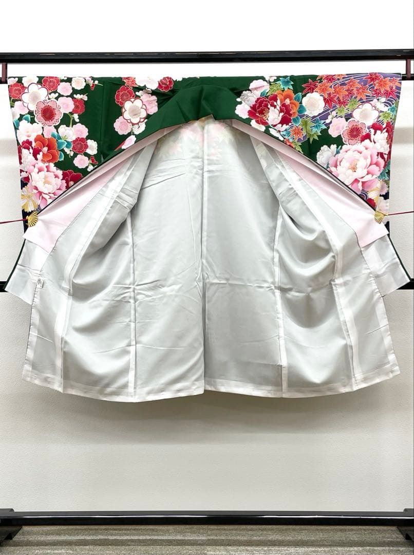 2尺袖 ポリエステル着物 金彩 牡丹 梅 袴用 2尺袖 ポリエステル着物 金彩 牡丹 梅 袴用