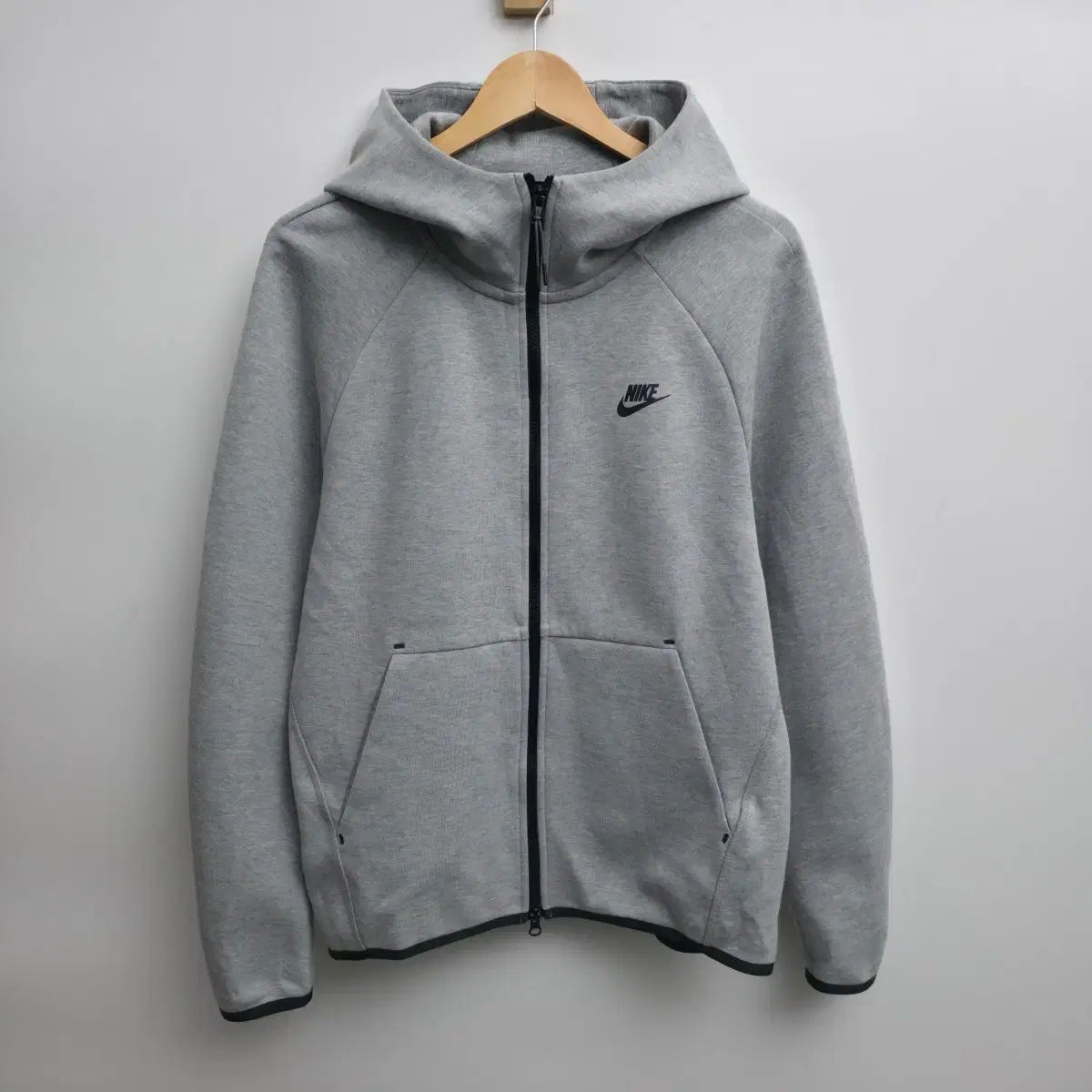 ナイキ フードジップアップ グレー XXL 新品 良い NIKE（ナイキ