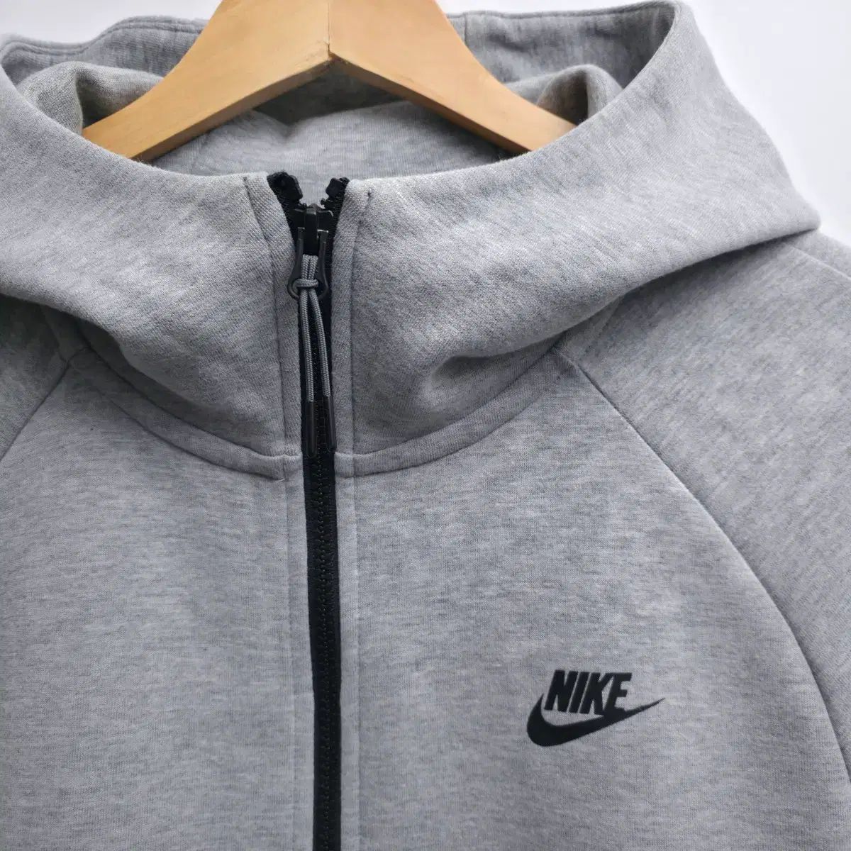ナイキ フードジップアップ グレー XXL 新品 良い NIKE（ナイキ