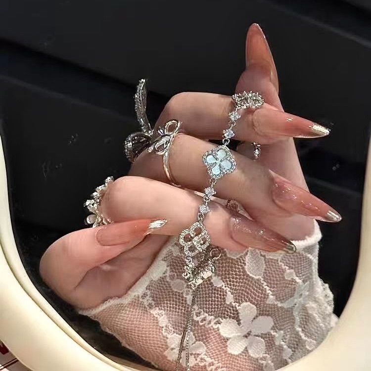 フラワーモチーフ シルバー ブレスレット MagischeVissen（マジェスフィッセン） プチ ローズ ステーション