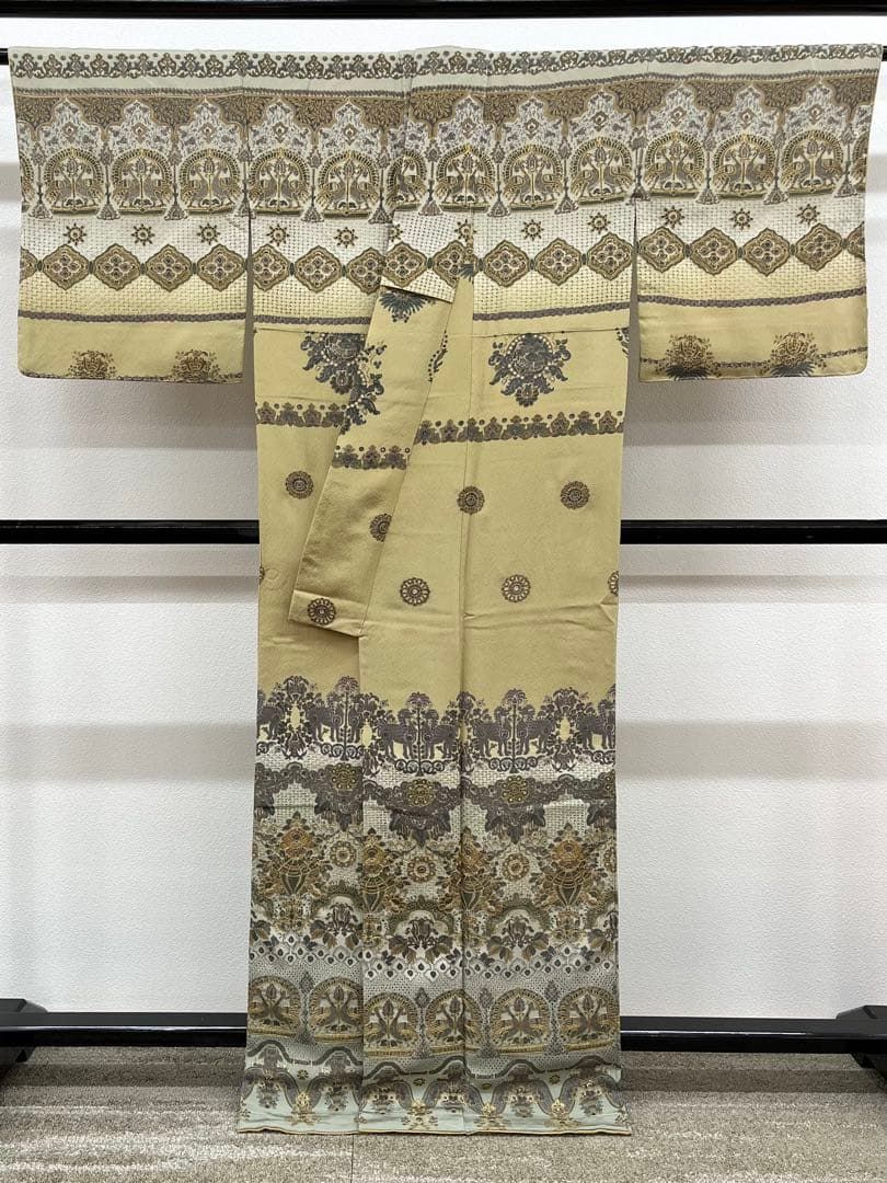 蘇州刺繍 汕頭刺繍 ふくれ織 総柄 訪問着 孔雀 カラー胴裏 金糸 正絹 躾糸付 総汕頭刺繍 蘇州刺繍 訪問着 向かい鳥 動物 正絹 躾糸付き A128 - メルカリ