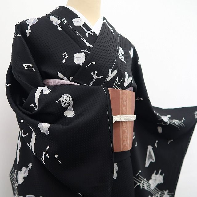 ❁tomihisa❁新品 楽器柄 モノトーン 着物 正絹 仕付け糸付“静寂に