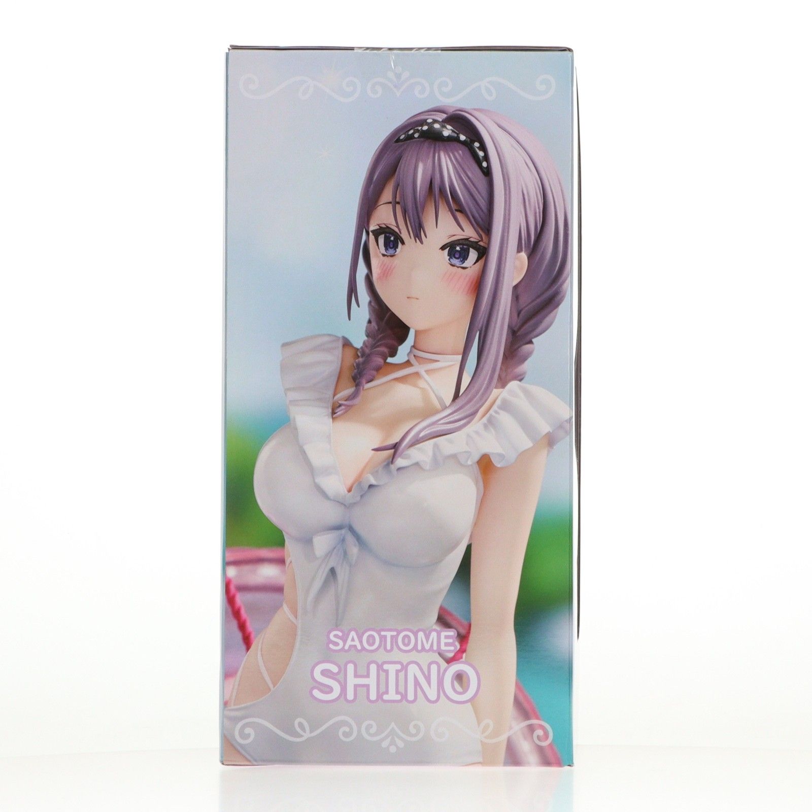 【千種みのり展】B１タペストリー早乙女志乃　志乃と恋 千種みのり描き下ろし お部屋で水着になってみた早乙女志乃ちゃん