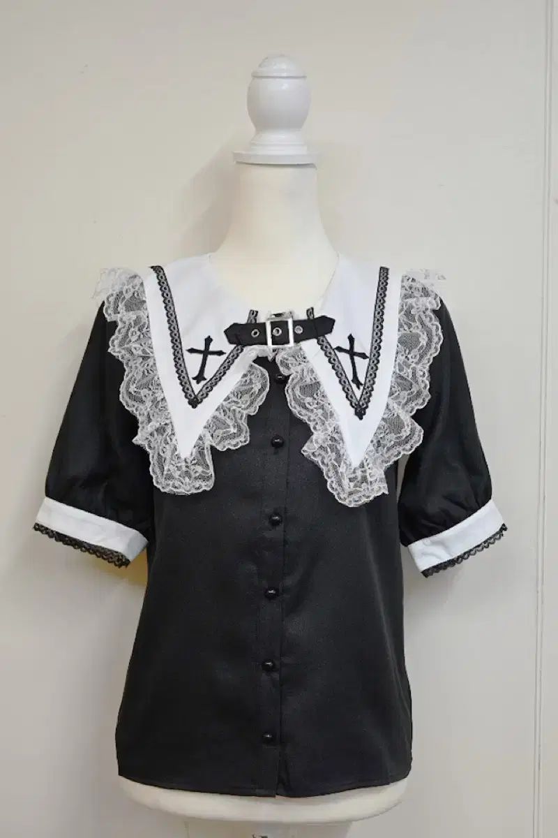 マズ 十字架 刺繍 ブラウス リズリサ シークレットハニー ノエミー ピウム