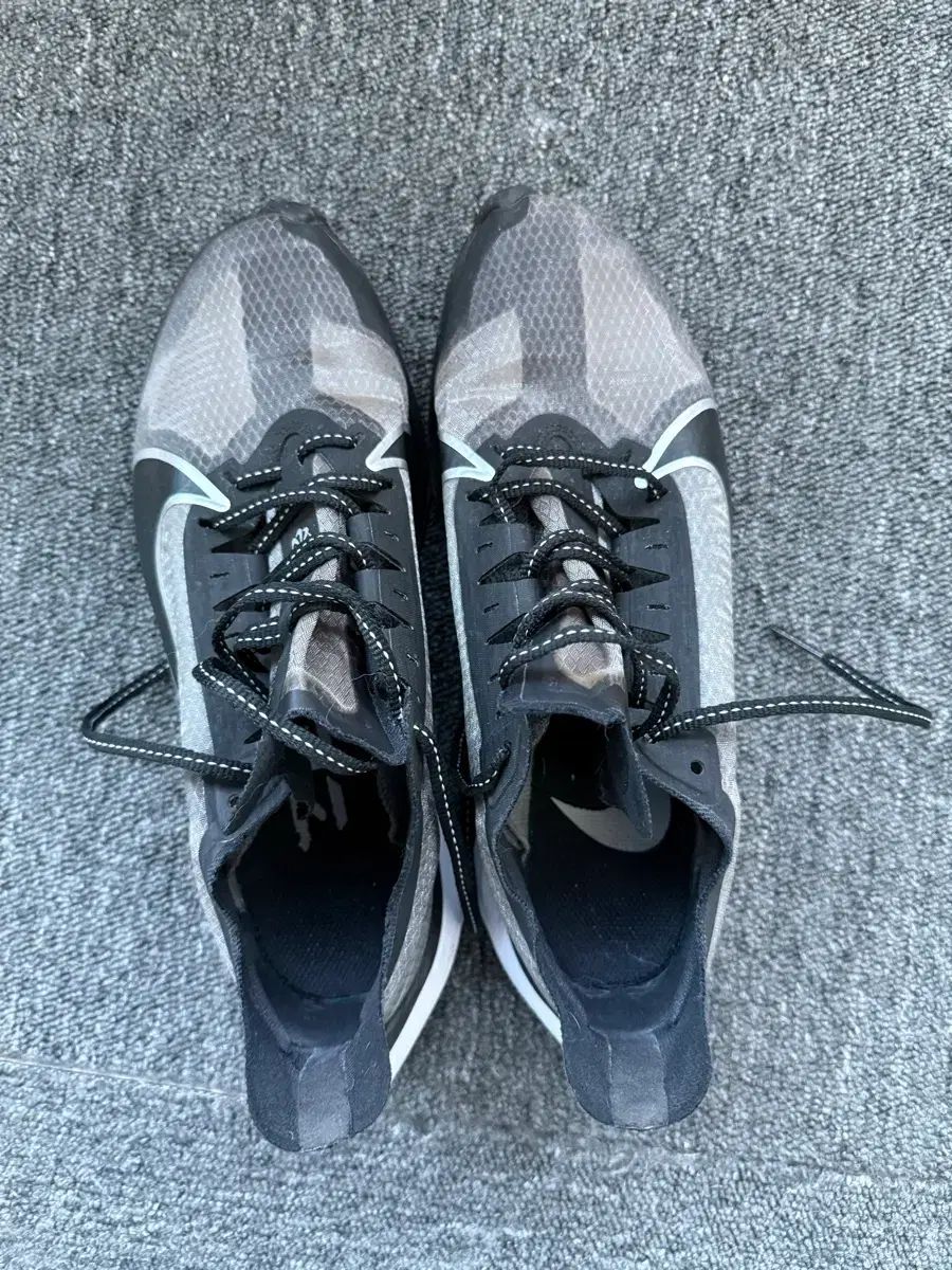 ナイキ ズーム グレイビティ 黒白 BQ 3203 002