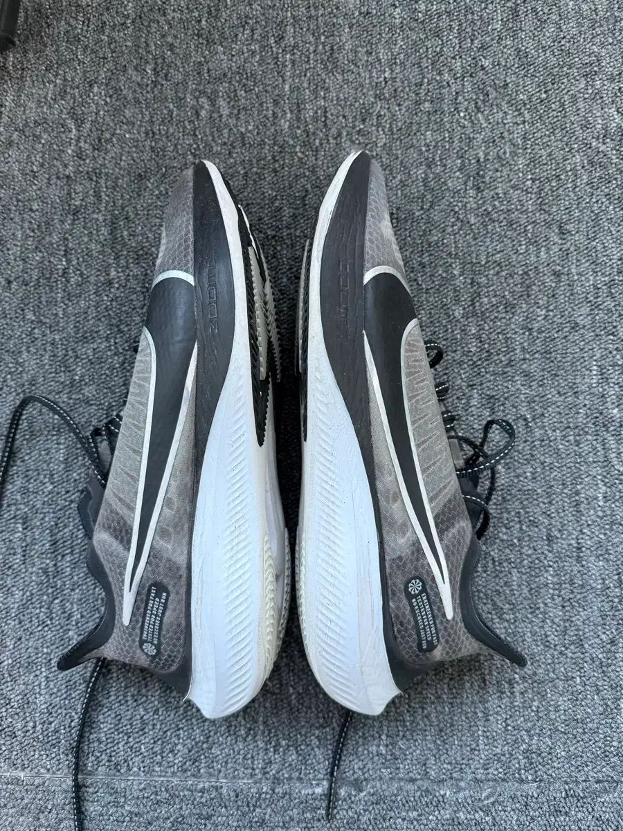  ナイキ ズーム グレイビティ 黒白 BQ 3203 002 登山靴 トレッキングシューズ アウトドアシューズ