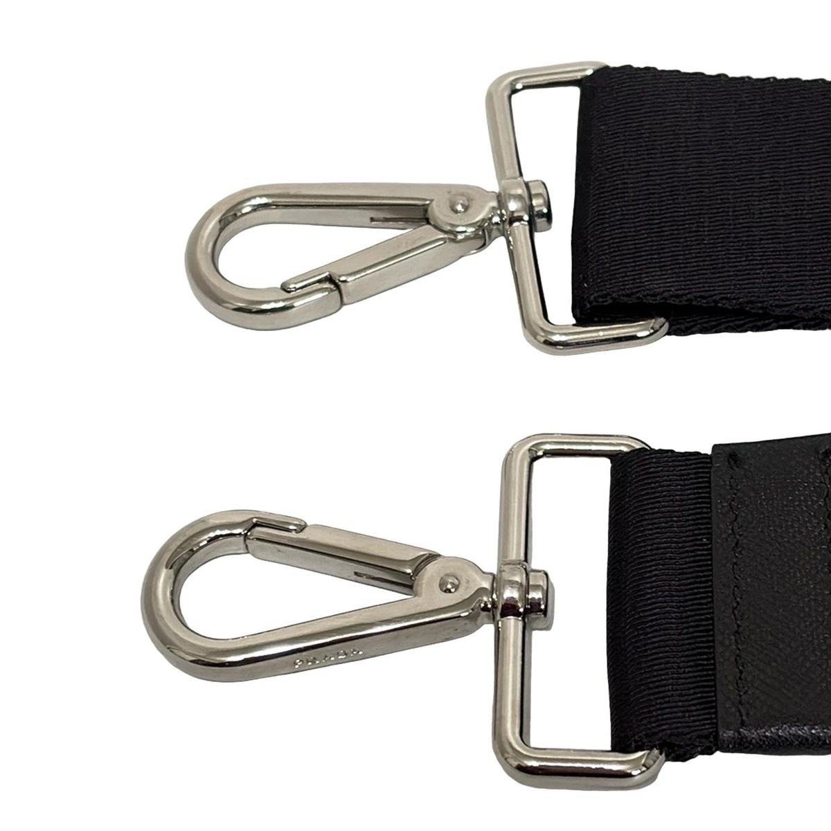 プラダ　PRADA ショルダーストラップ PRADA（プラダ）の「Prada - ロゴ ショルダーストラップ - men