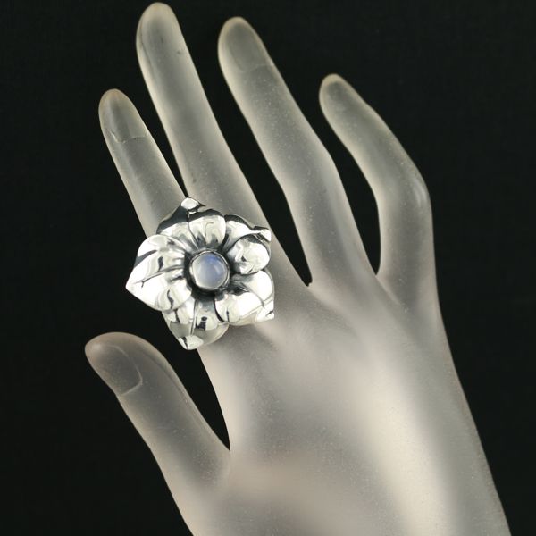 ジョージジェンセン リング ムーンストーン 562A フラワー 11号