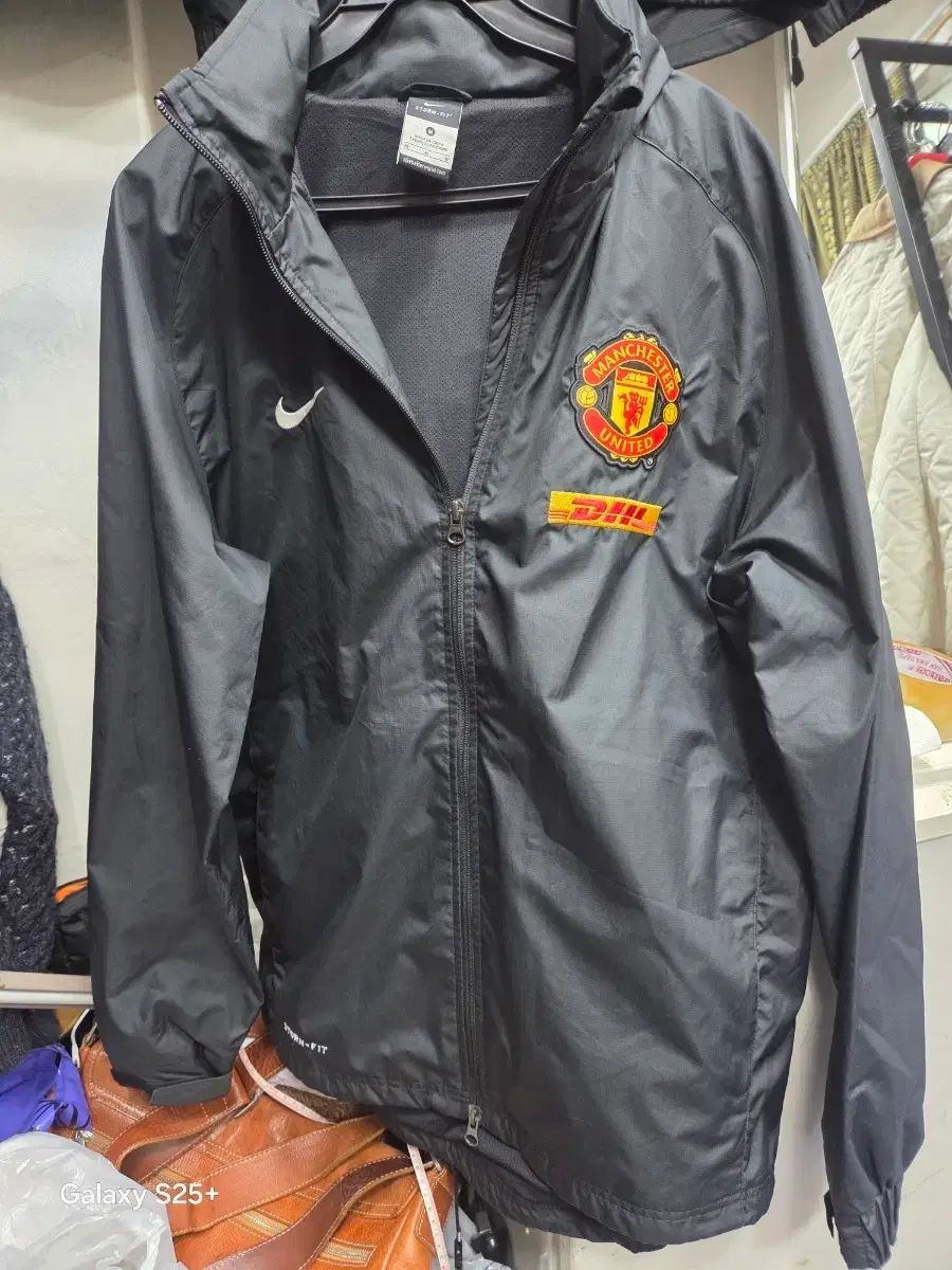 ナイキ マンチェスター・ユナイテッドFC ウィンドブレーカー ブラック