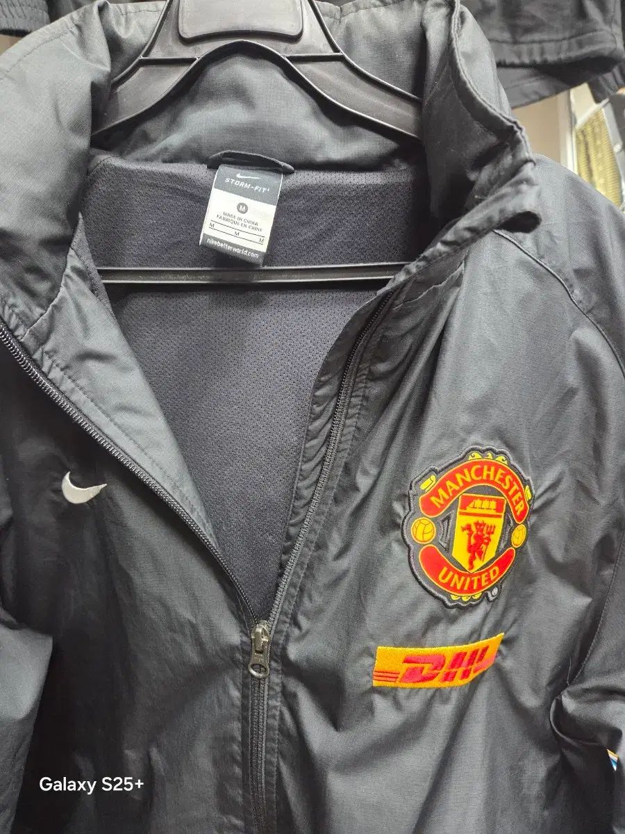 ナイキ マンチェスター・ユナイテッドFC ウィンドブレーカー ブラック