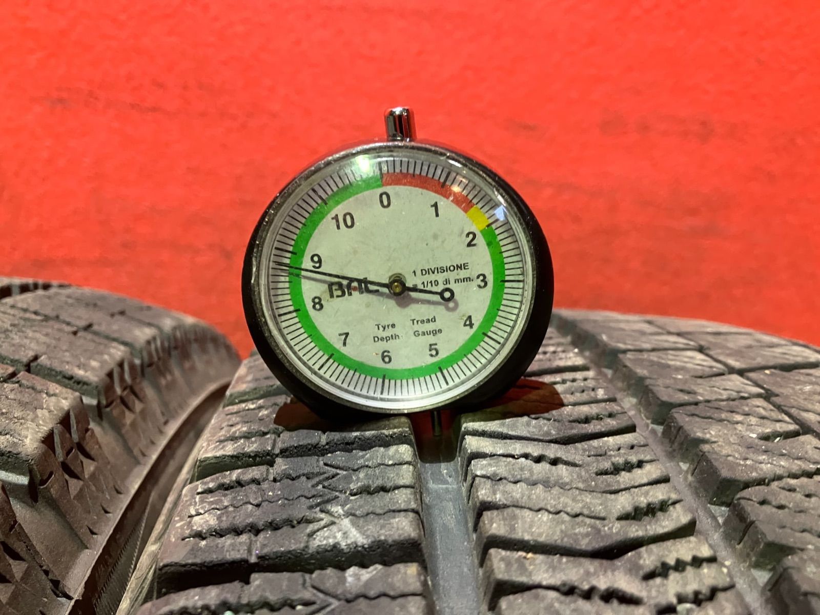 スタッドレスタイヤ 215 55 R 17 VRX 2 4本SET