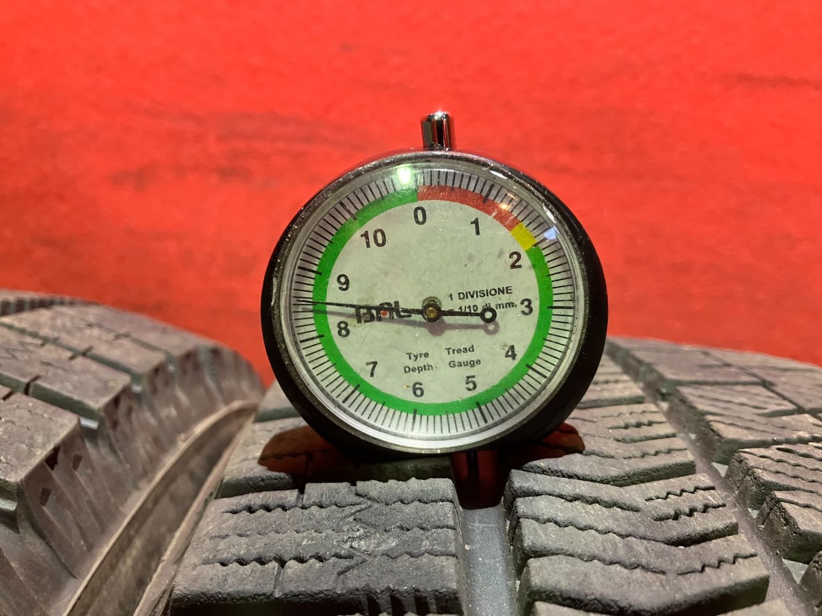 スタッドレスタイヤ 215