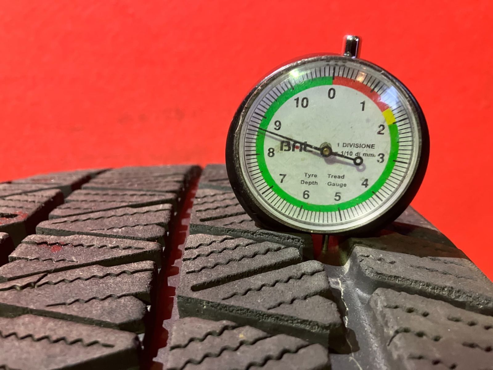 スタッドレスタイヤ 255 55 R 18 DM V 3 4本SET