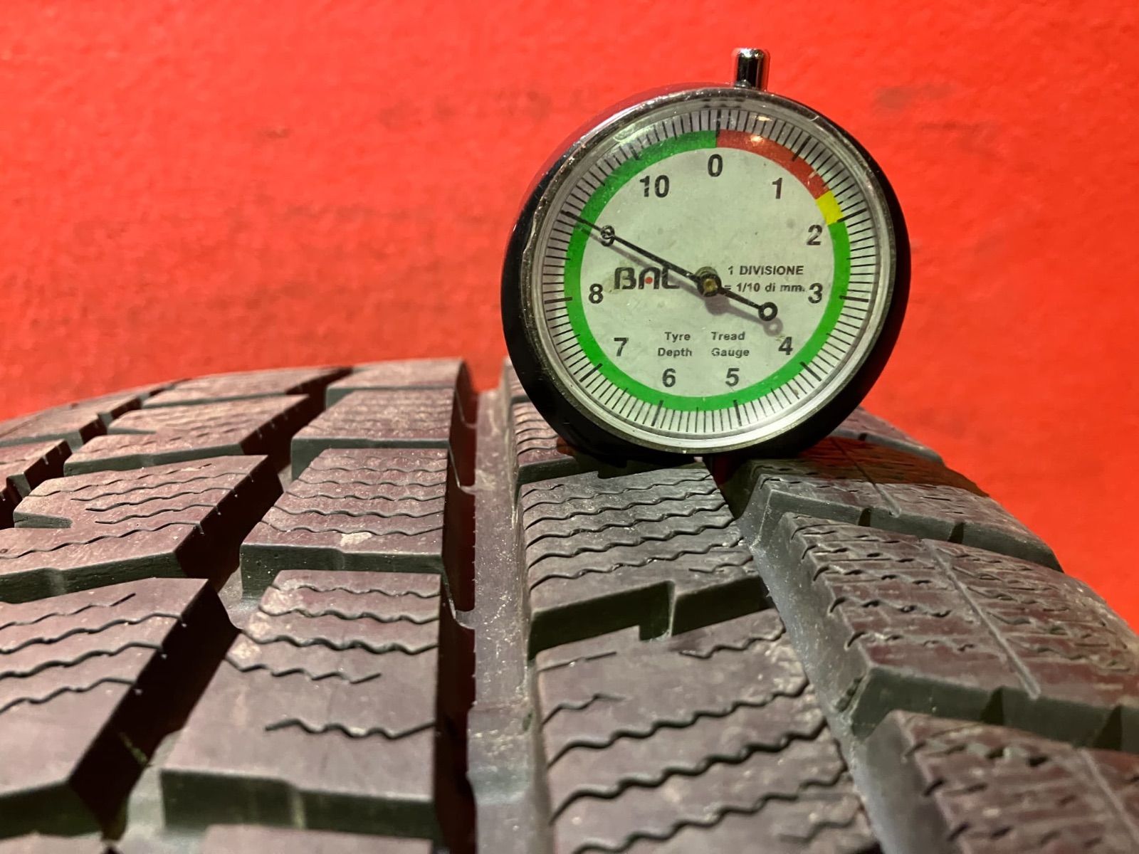 スタッドレスタイヤ 215 50 R 18 DUNLOP WM 01 4本SET