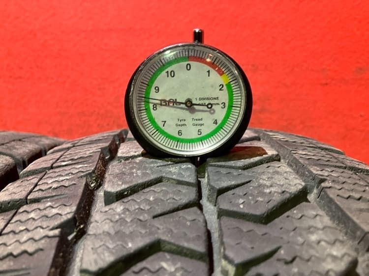 スタッドレスタイヤ 195 80 R 15 107 105 VL 10 4本SET