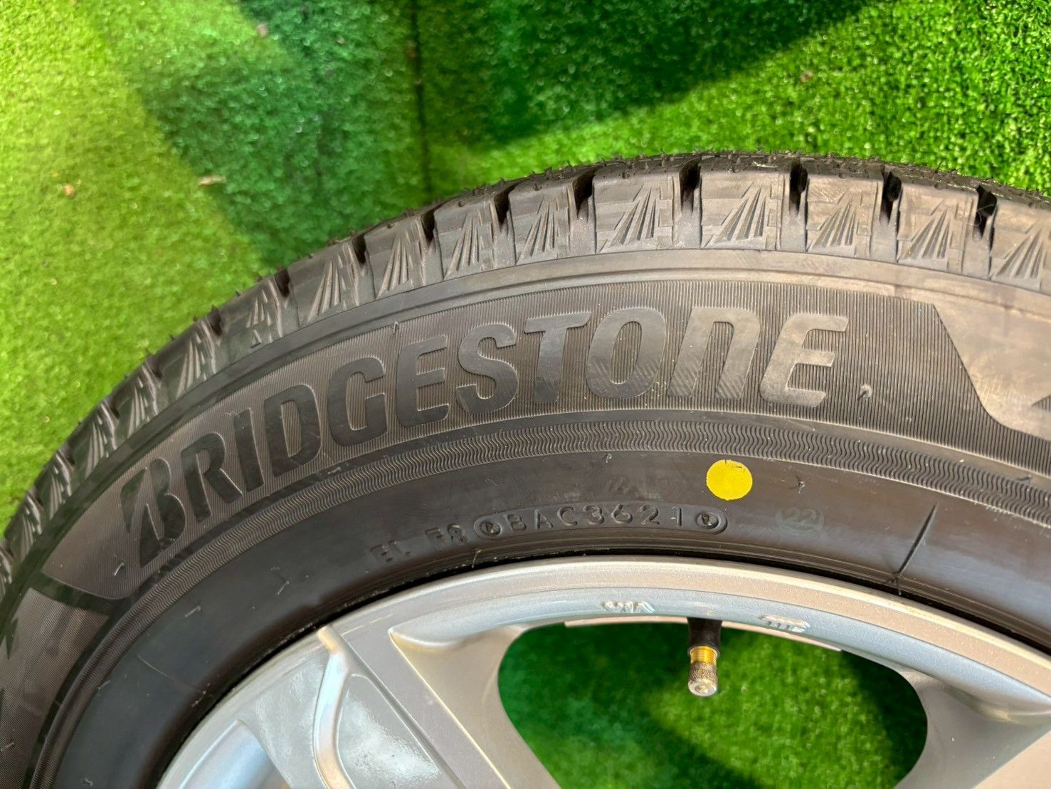  アウディ A 3スポーツバック 8 VCXS スタッドレスタイヤホイールセット 195 65 R 16 み 16インチ タイヤ ホイールセット