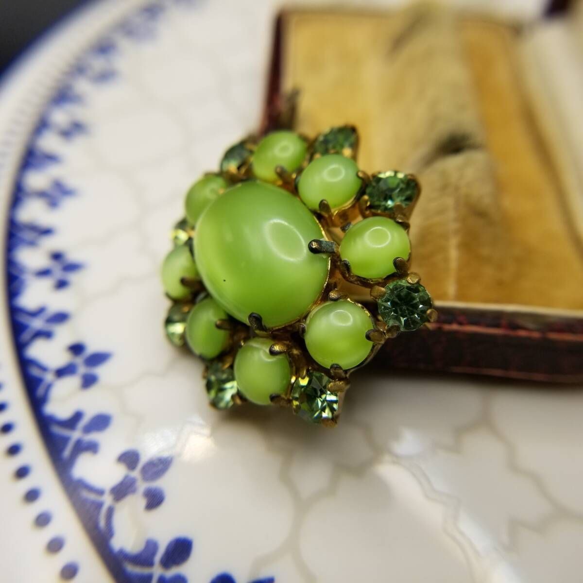 ドイツ ヴィンテージ エレガント マーブルグリーンガラス カボション ブローチ 上品 鮮やかな黄緑 華やか Germany Y 17-J