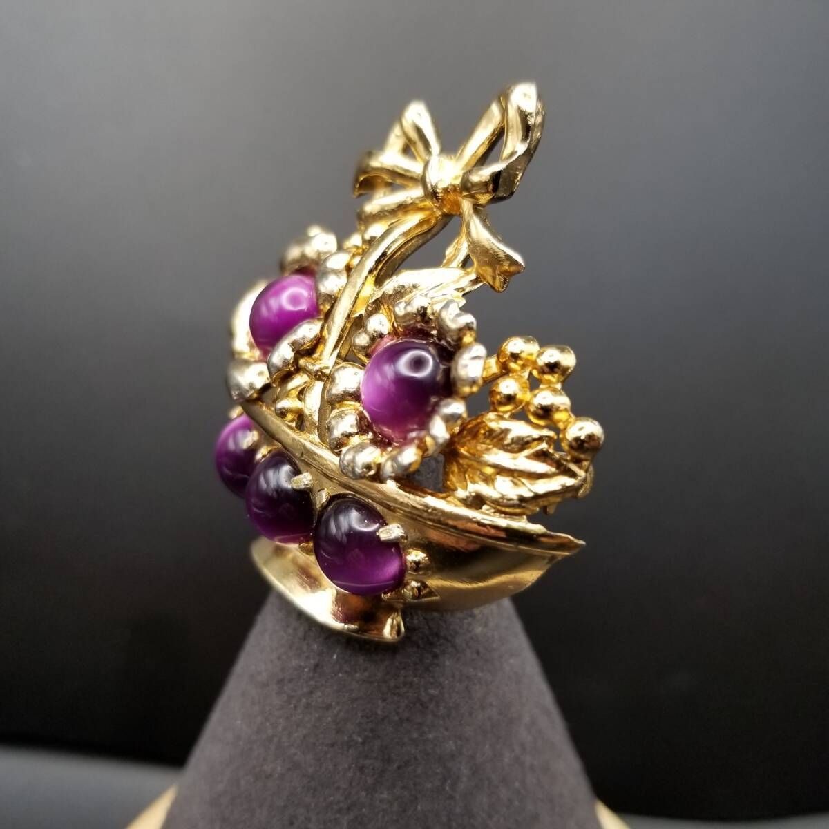 40 s Coro フラワーバスケット 紫ガラス ラウンド カボション ヴィンテージ ブローチ ゴールドトーン 大ぶり アールヌーヴォー Y 17-L