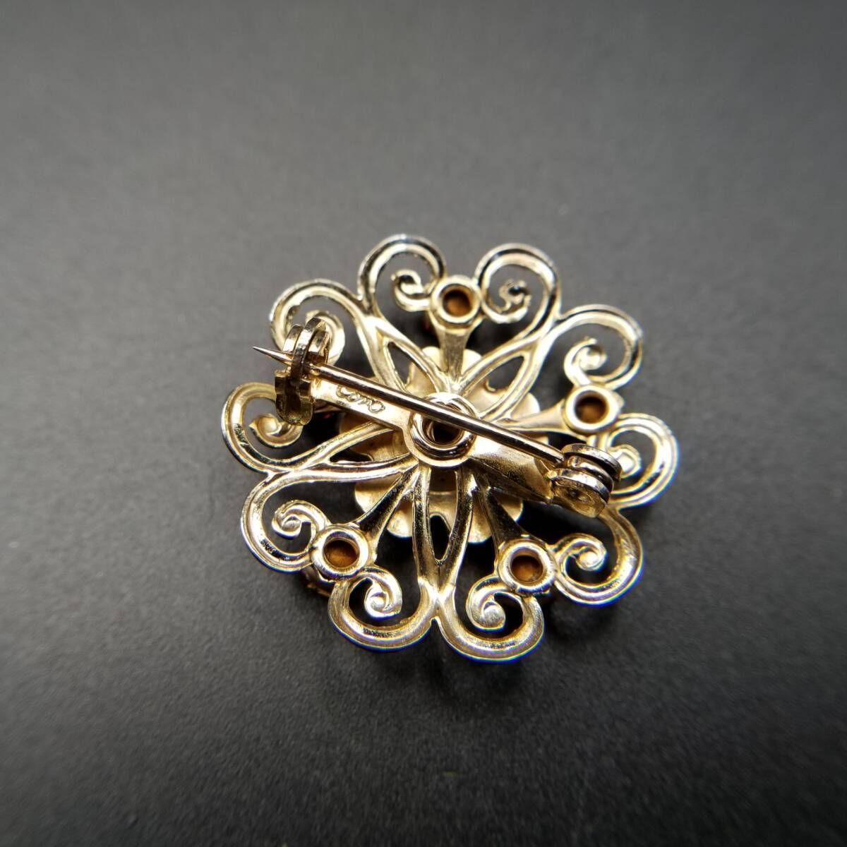 ブローチ ゴールドトーン