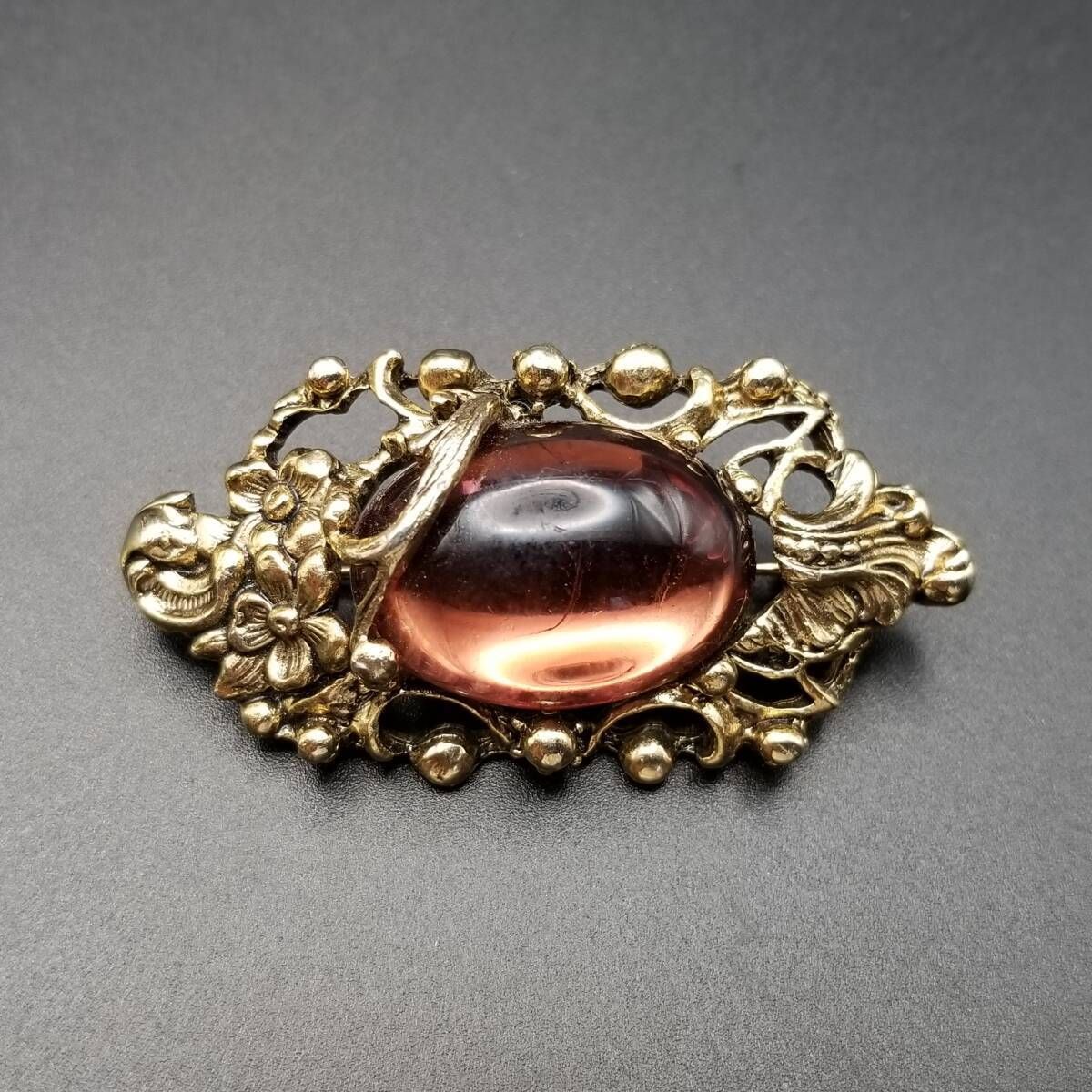 ヴィクトリアン フローラル ブラウンのカボション ヴィンテージ