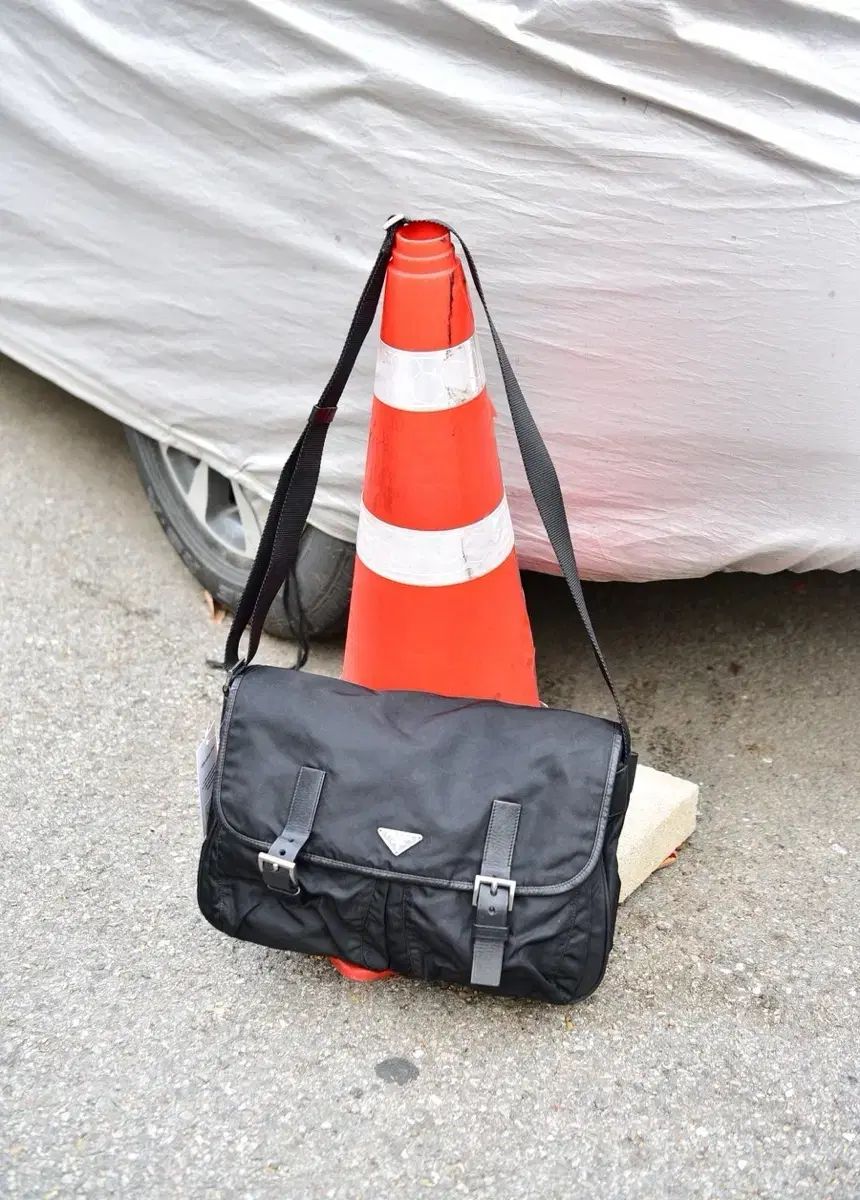 プラダ ポコノ メッセンジャーバッグ (正規品) - メルカリ