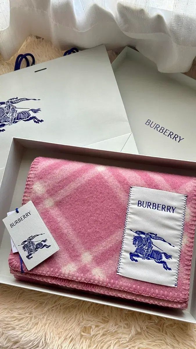 バーバリー 허 LOVE YOURSELF 承 Her ニーコーム ピンク チェック マフラー ウール ショール