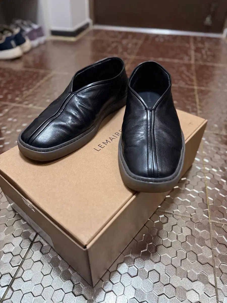 42 ルメール リー リネンパイピング スニーカー ブラック