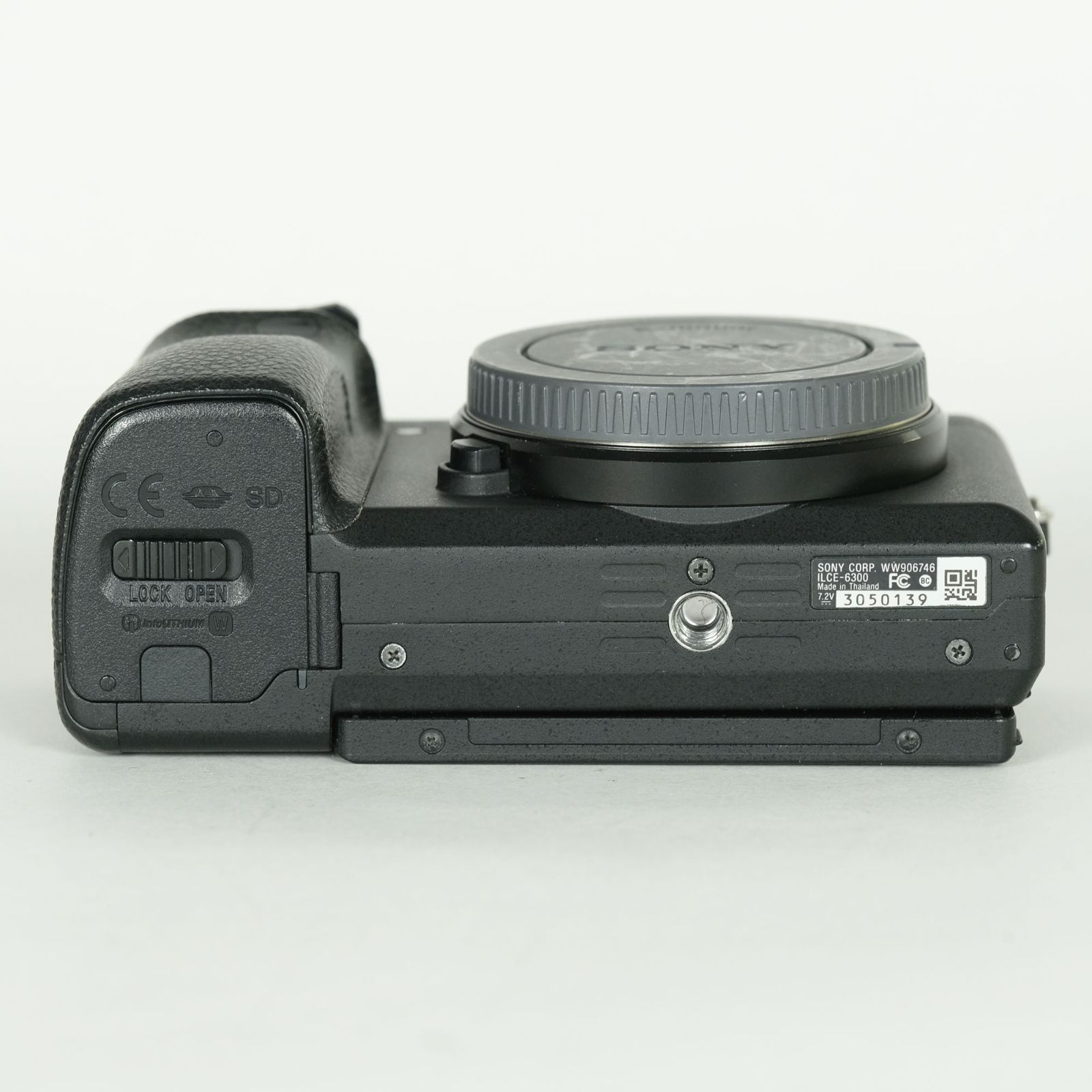 Sony デジタル一眼カメラ a6300 +レンズ2本、バッテリー3個、その他 Sony デジタル一眼カメラ a6300 +レンズ2本、バッテリー3個、その他