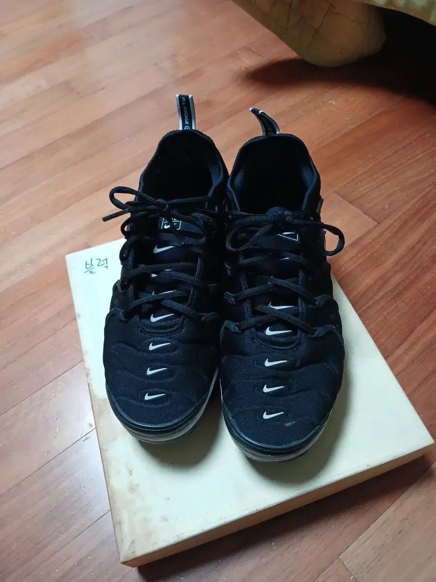 NIKE ヴェイパーマックス PLUS ブラック 280