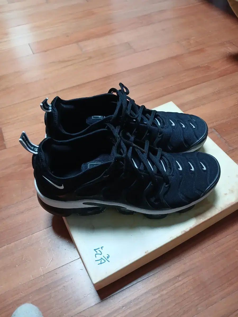  NIKE ヴェイパーマックス PLUS ブラック 280 スニーカー 靴