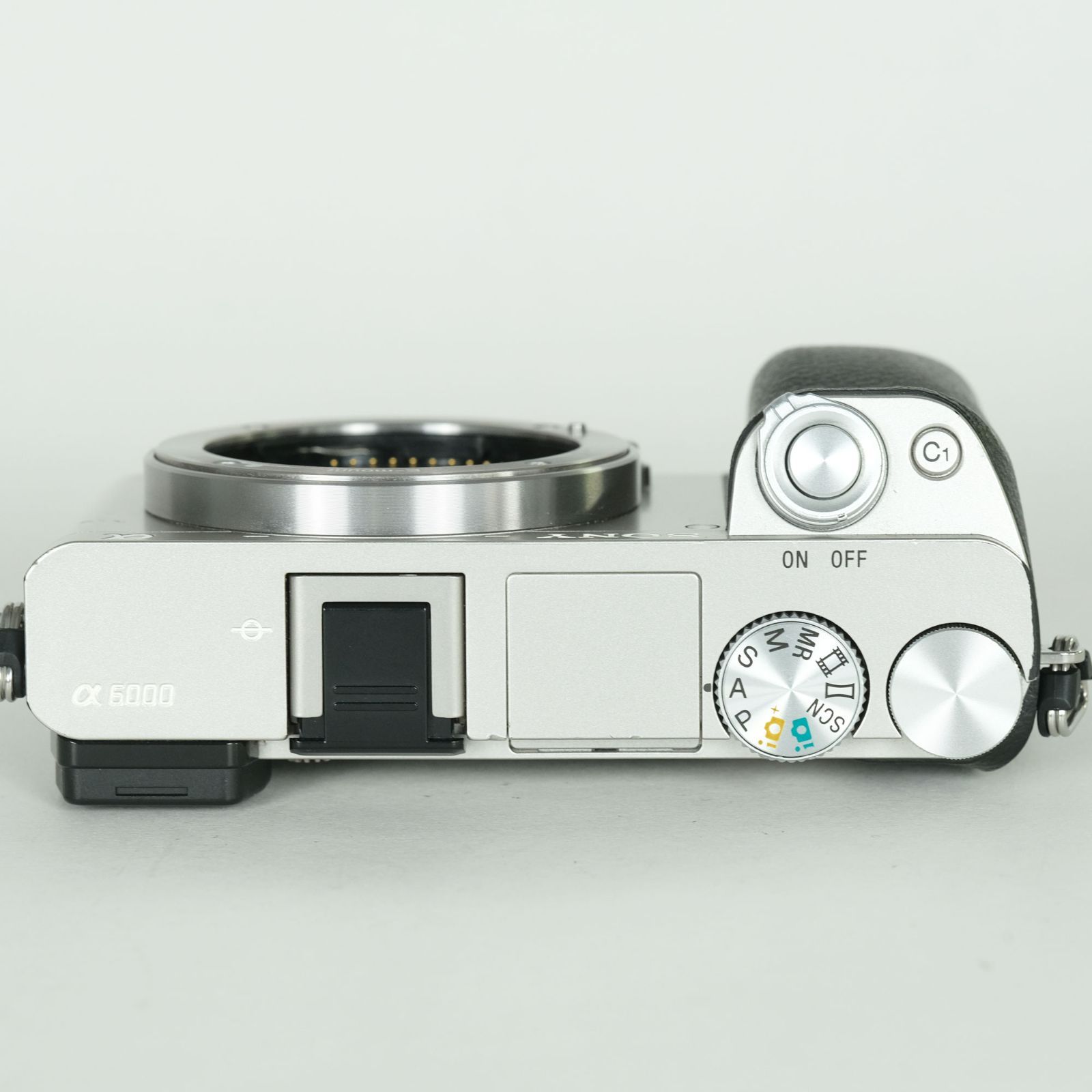 SONY α6000 シルバー ボディ (シャッター約6300回) SONY α6000 ILCE-6000 ボディ [シルバー] 価格比較 - 価格.com