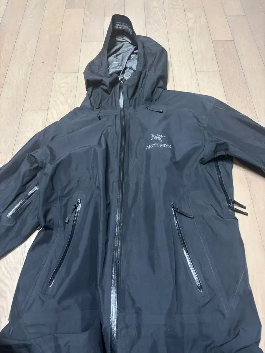 アークテリクス ベータ ウィンドブレーカー