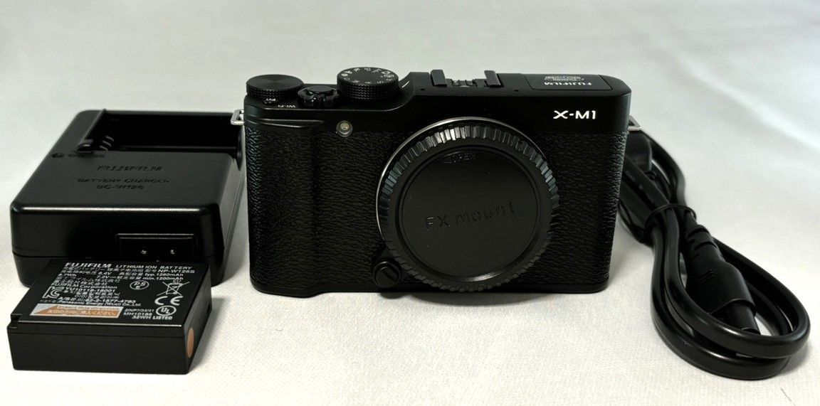 Fujifilm X M 1 XM ブラック ボディ ミラーレスカメラ ミラーレス一眼