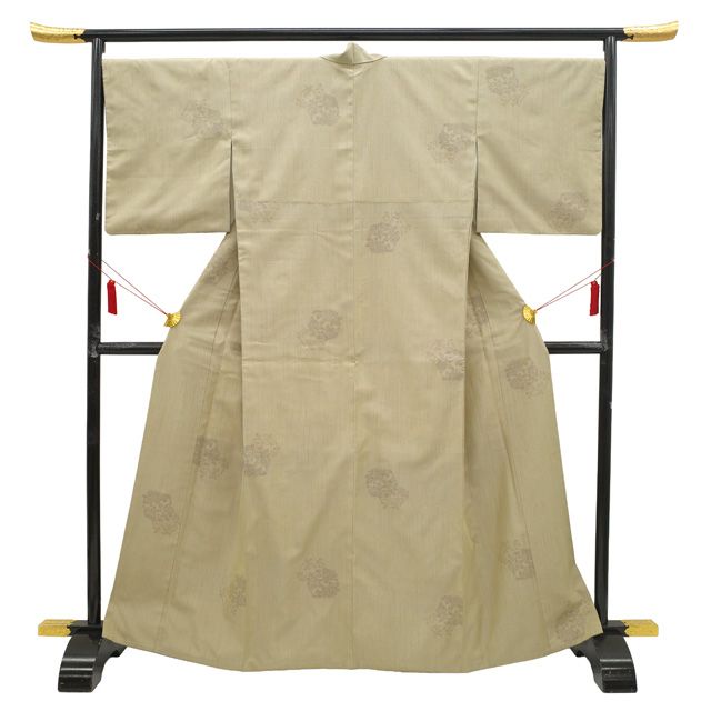 結城紬 着物 リサイクル 奥順 おく玉 正絹 袷 100亀甲 桑染色 丸文 カジュアル 春 秋 冬 上 紬 薄茶ベージュ 百亀甲 仕立て上がり 身丈168 裄丈68.5 Ｌサイズ みやがわ sb 16785